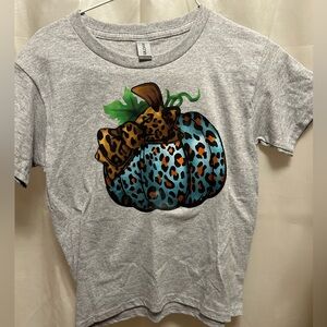 Youth XS grey T-shirt with teal fancy pumpkin print